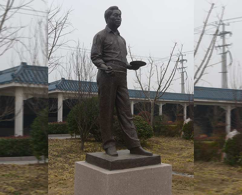 雕塑作品 喻繼高像、青銅高2.3米、安放地點(diǎn)：喻繼高紀(jì)念館